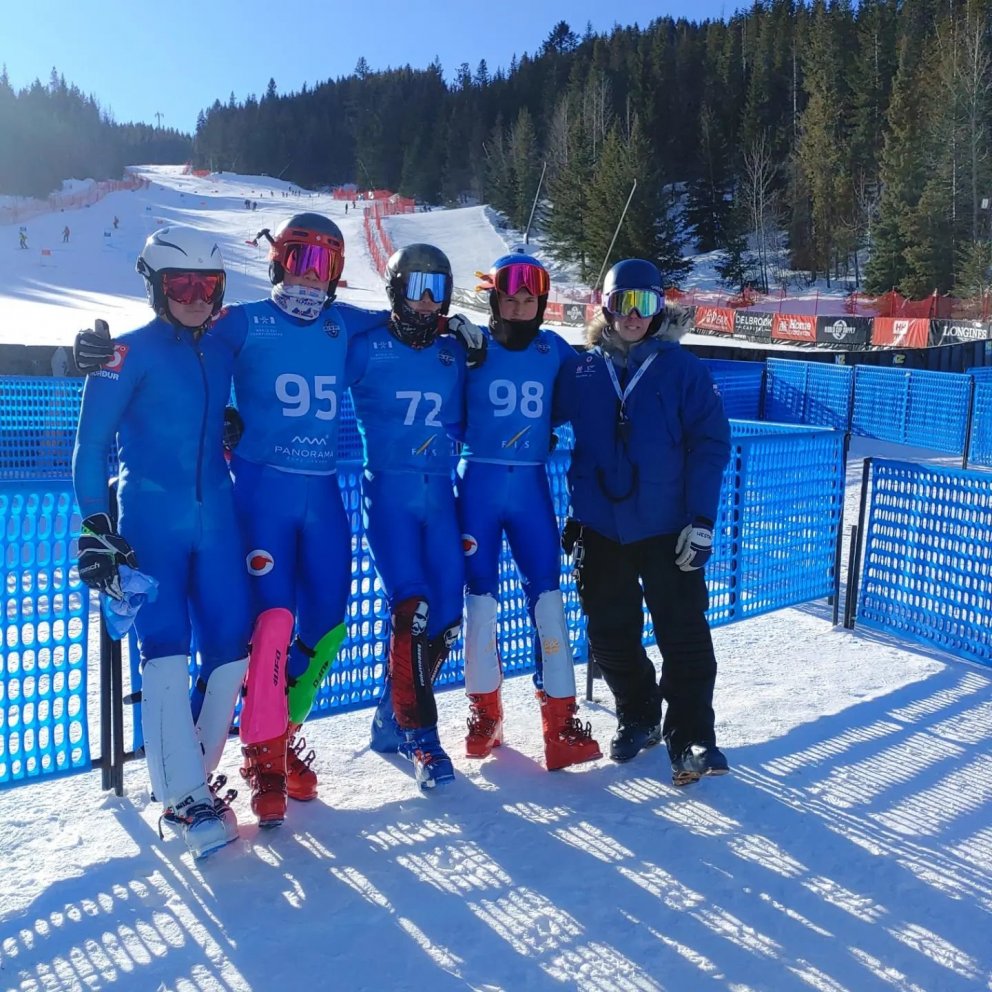 Drengirnar ásamt Magnúsi Finnssyni þjálfara