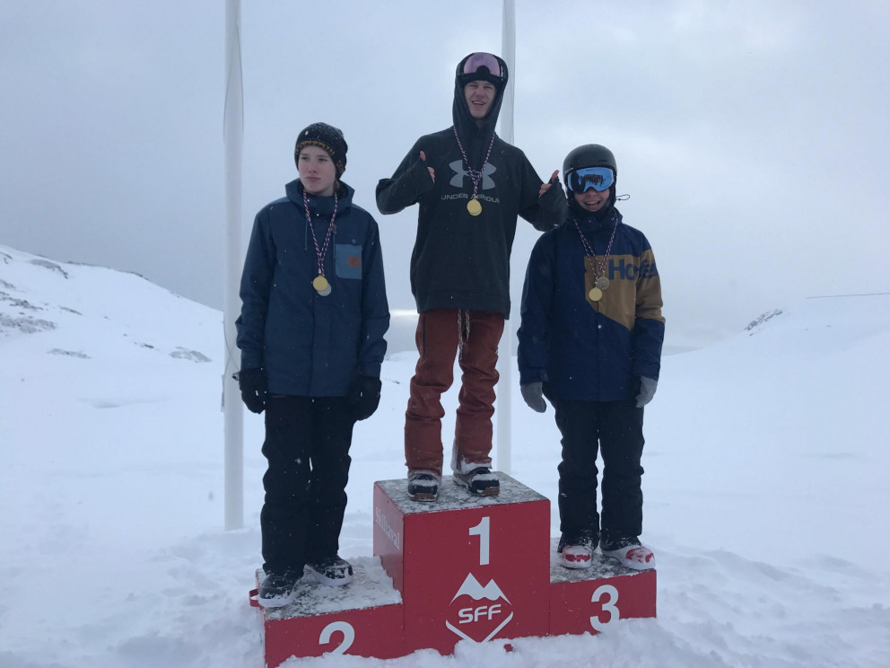 Fyrsta FIS mótið á snjóbrettum