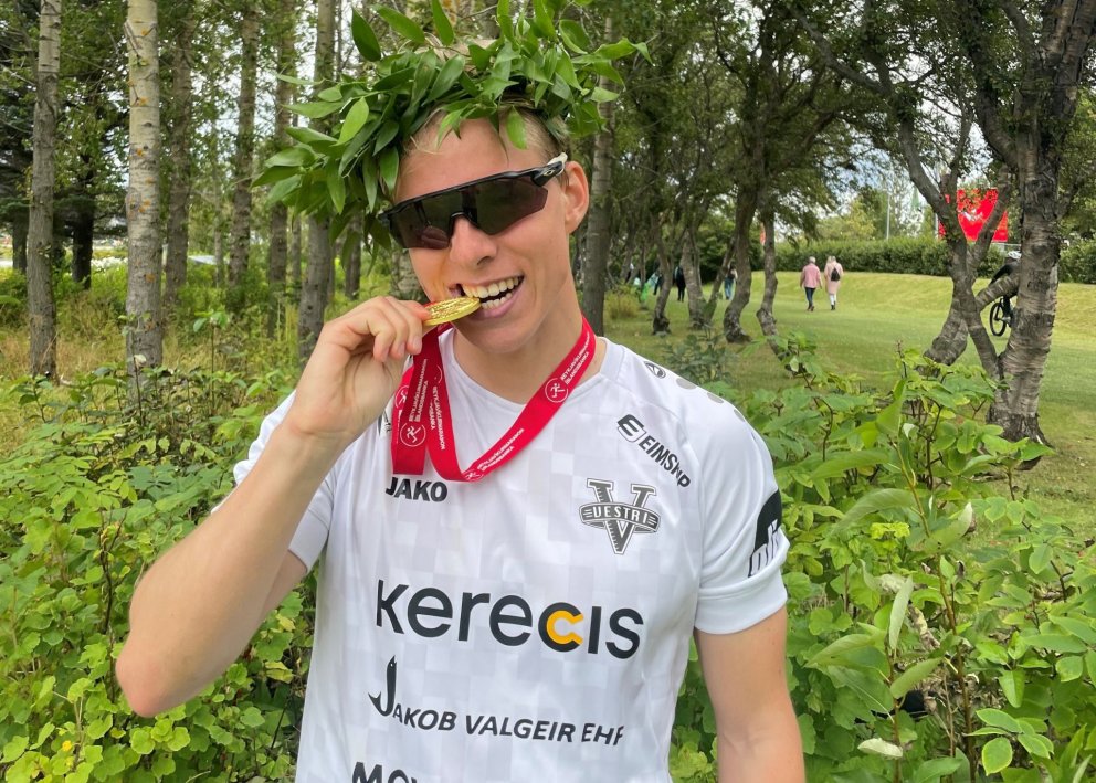 Dagur Benediktsson kom, sá og sigraði í æsispennandi hálfmaraþoni