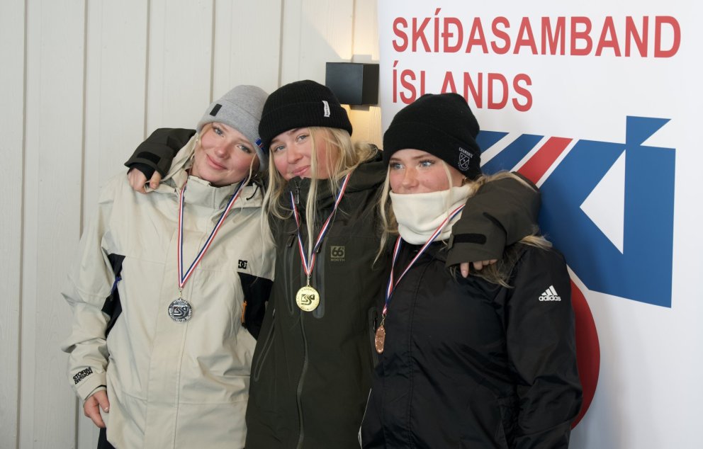 Þrjár efstu í kvennaflokki í Slope Style, t.v. Anna Kamilla, Vildís og Unnur Sólveig.