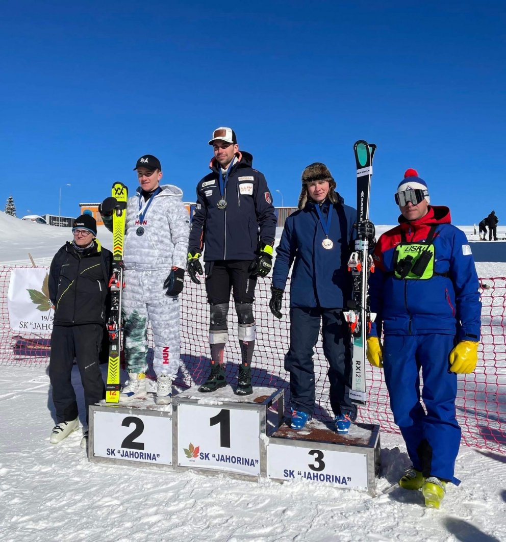 Gauti Guðmundsson á fullri ferð í svigi