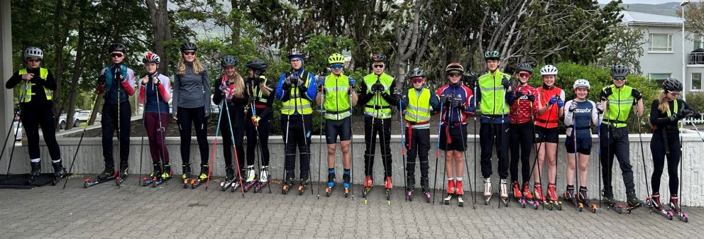 Hæfileikamótun í skíðagöngu á Akureyri í sumarblíðu