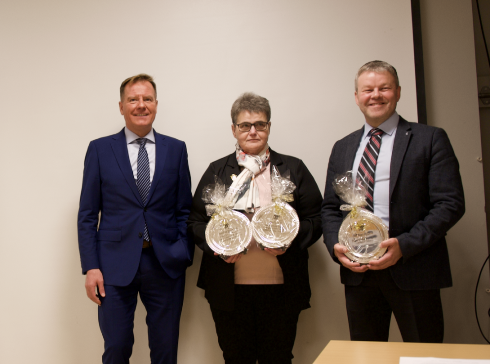 Þau Sigfús Ingi Sigurðsson, sveitarstjóri Skagafjarðar og Guðrún Sighvatsdóttir veittu viðurkenningu…