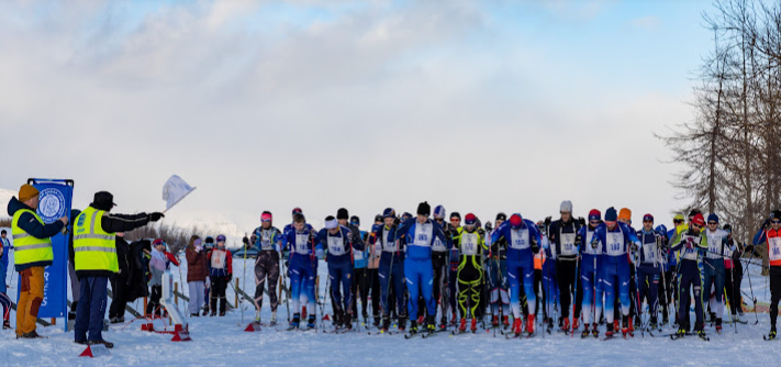 Hermann Sigtryggsson t.v. ræsir hér Hermannsgönguna 2023.