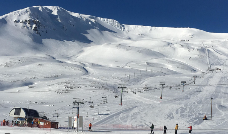 Bikarmót 12-15 ára í alpagreinum flutt til Akureyar