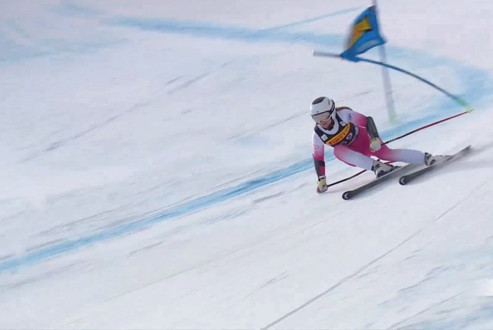 Hófi Dóra á fullri ferð í risasvigi í Cortina á Ítalíu