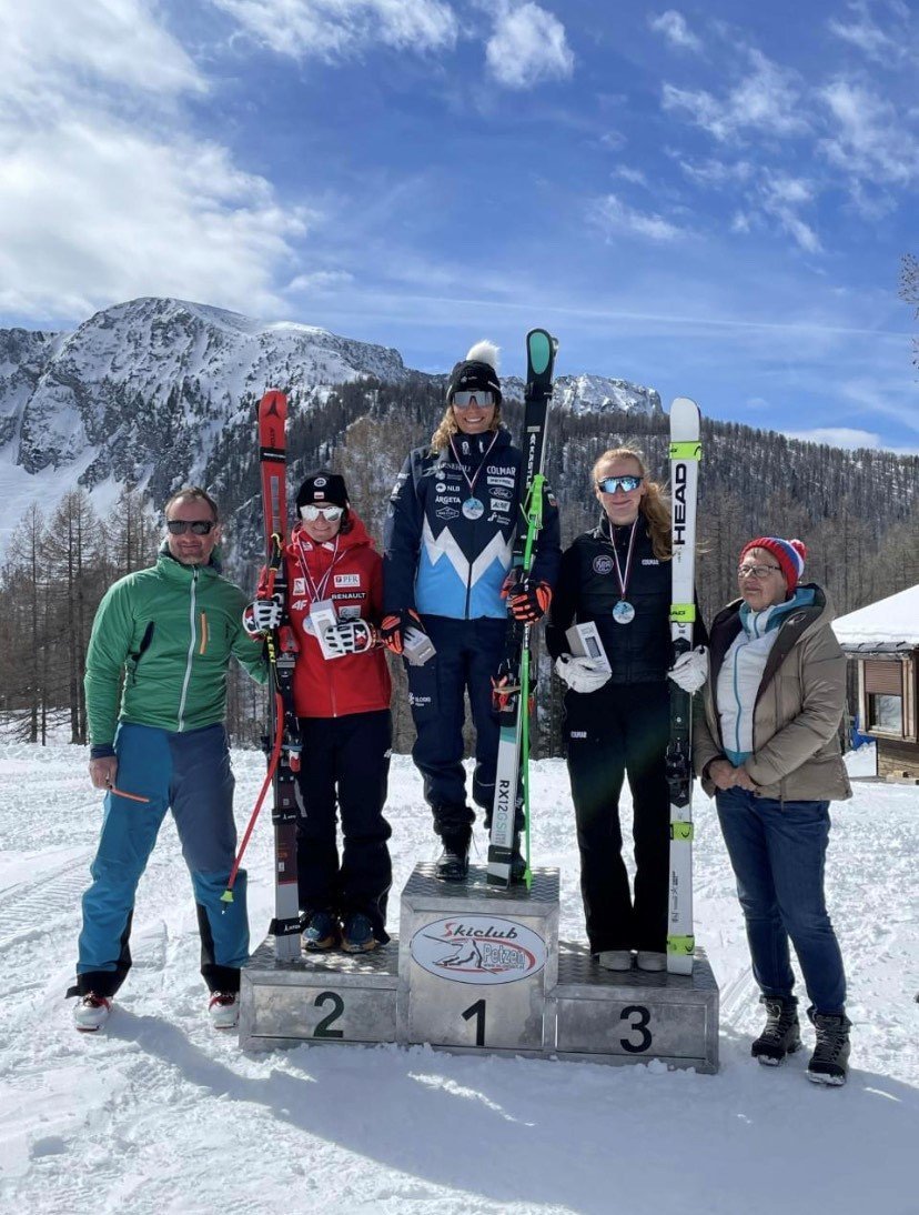 Hólmfríður Dóra á palli á FIS móti í Petzen