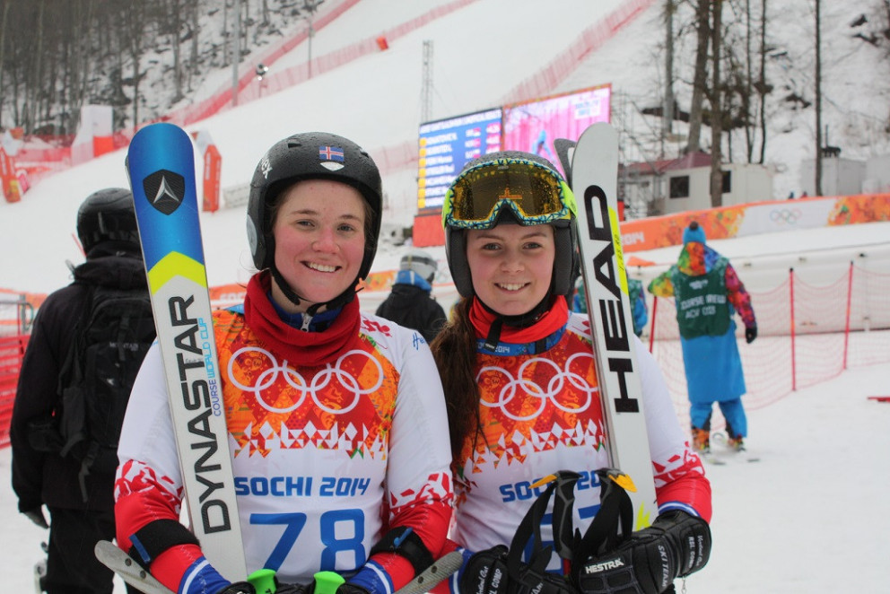 Helga María til hægri