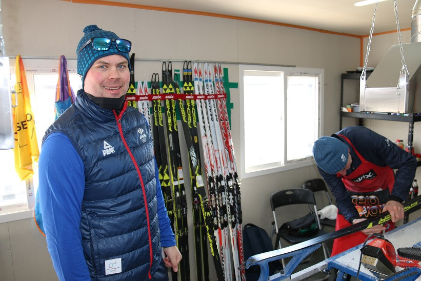 Vegard Karlstrøm, til vinstri, í íslenska smurningsgámnum á ÓL 2018