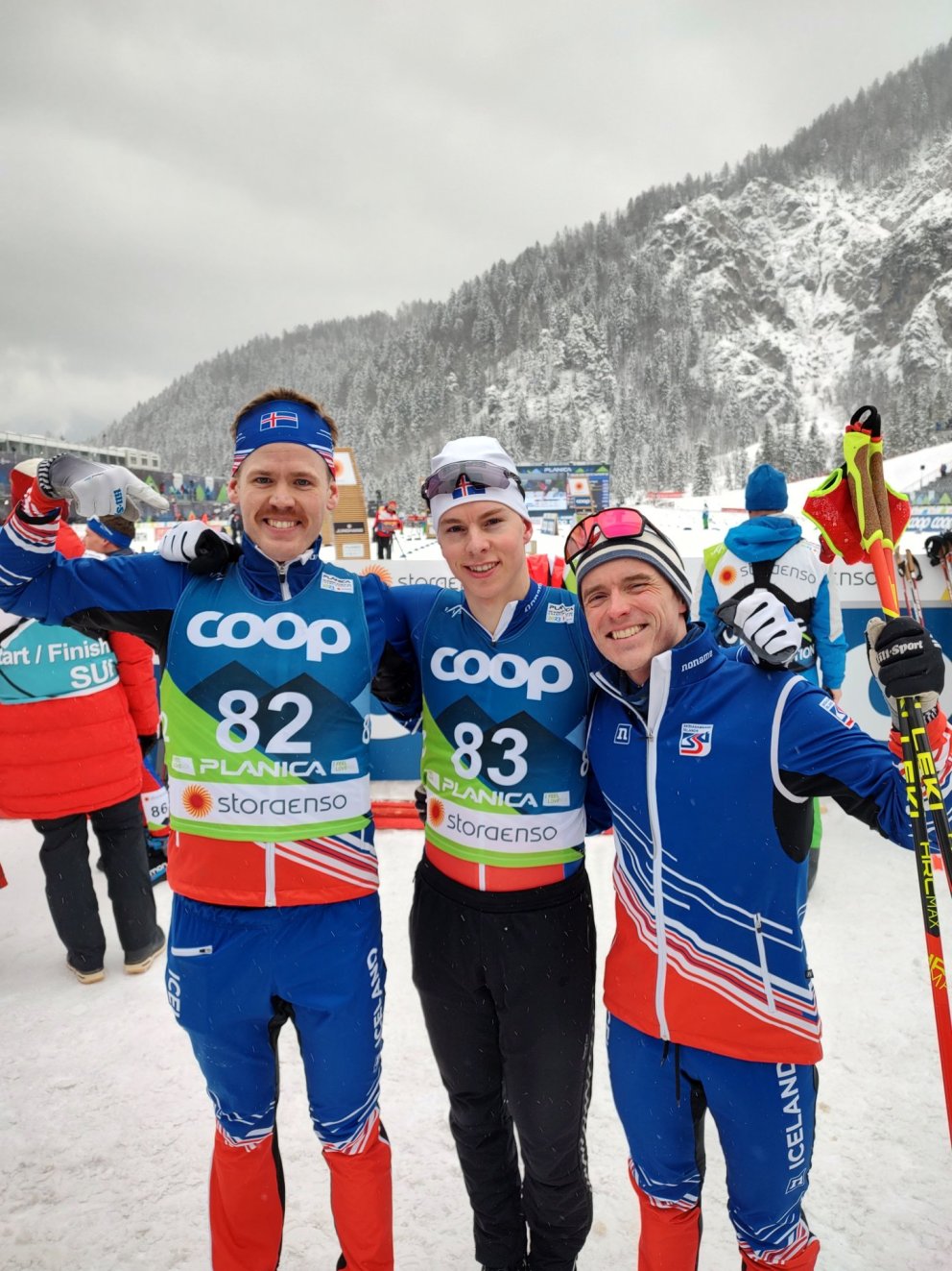 Kampakátir félagar að lokinni keppni