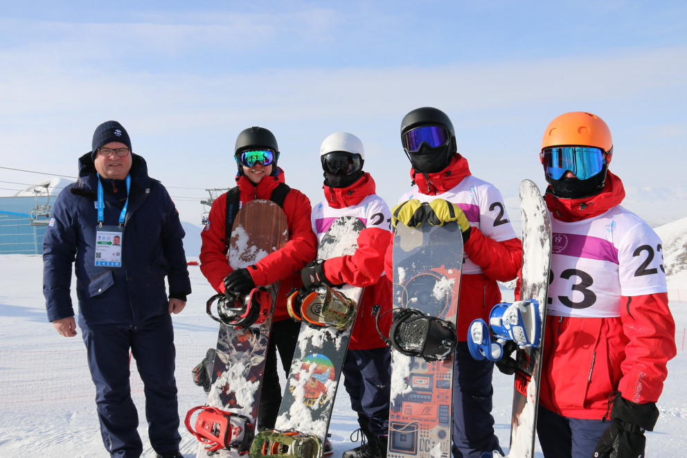 Lárus Blöndal, forseti ÍSÍ, ásamt snjóbrettahópnum