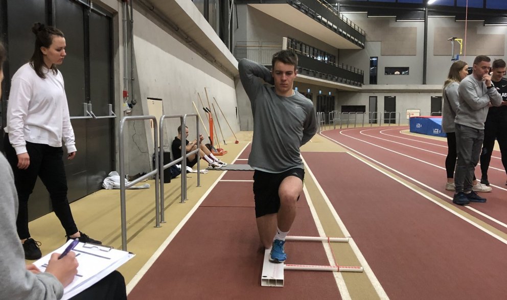 Georg Fannar Þórðarson - lansliðsmaður í alpagreinum spreytir sig á einu prófanna í dag.