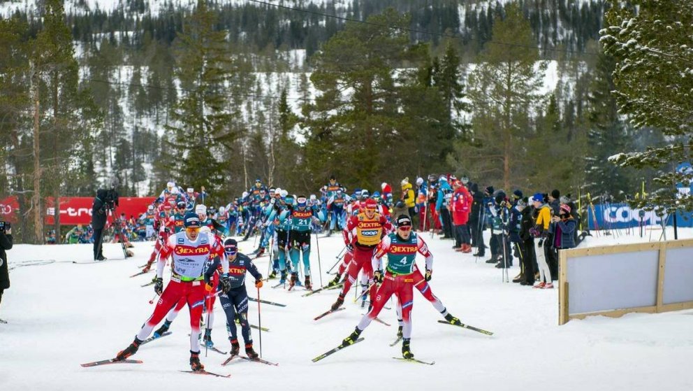 Fremsti hópurinn var virkilega stór í upphafi keppninnar. Mynd: Nordic Focus