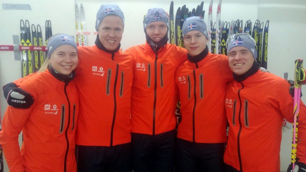 Landsliðið eftir æfingu í dag