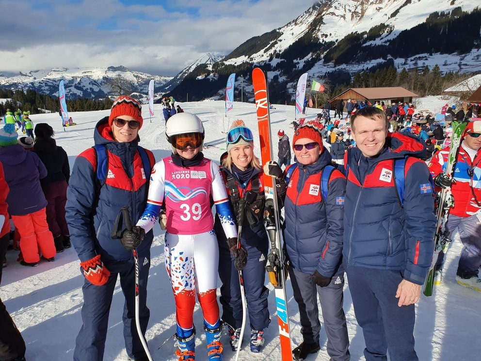 Frá mótsstað i dag. Á myndinni eru, frá vinstri: Þórey Edda Elísdóttir (framkvæmdastjórn ÍSÍ), Aðalb…