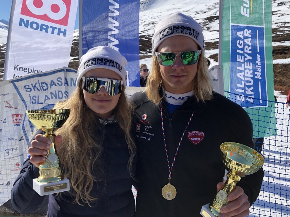 María og Sturla fögnuðu Íslandsmeistaratitlinum í svigi í dag