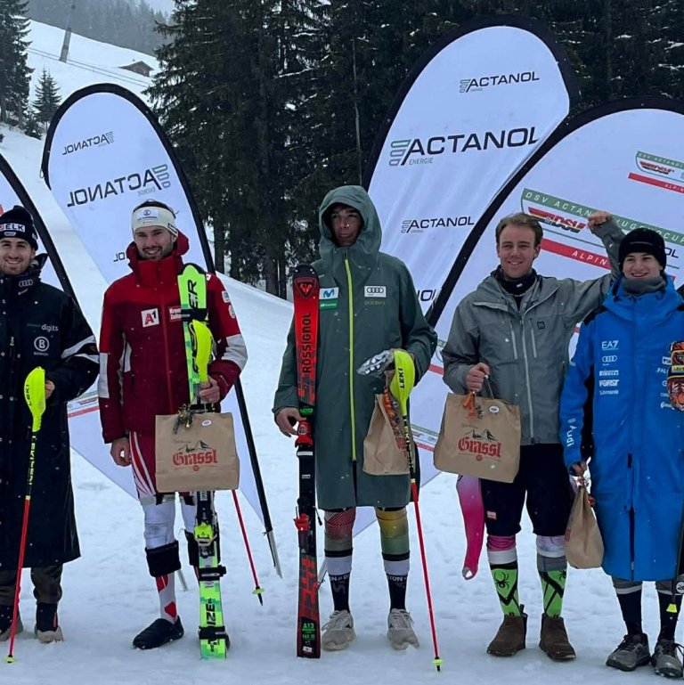 Bjarni í 3. sæti í svigi í Jenner í Þýskalandi og Gauti með flottan árangur í USA